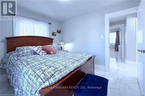 15 Oakridge Crescent, Port Colborne, ON - Indoor Photo Showing Bedroom