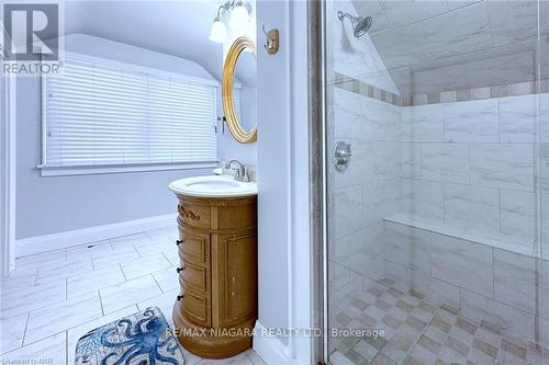 15 Oakridge Crescent, Port Colborne, ON - Indoor Photo Showing Bathroom