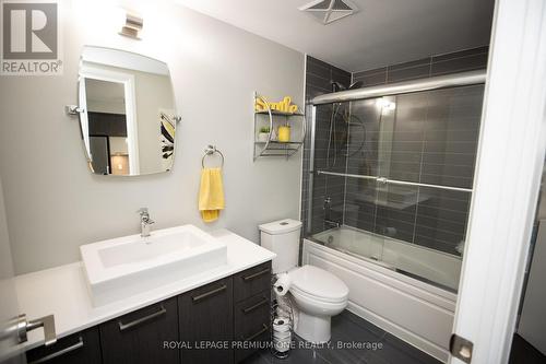 #222 -4800 Highway 7 Rd, Vaughan, ON - Indoor Photo Showing Bathroom