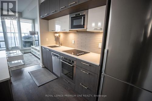 #222 -4800 Highway 7 Rd, Vaughan, ON - Indoor Photo Showing Kitchen With Stainless Steel Kitchen With Upgraded Kitchen
