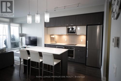 #222 -4800 Highway 7 Rd, Vaughan, ON - Indoor Photo Showing Kitchen With Upgraded Kitchen