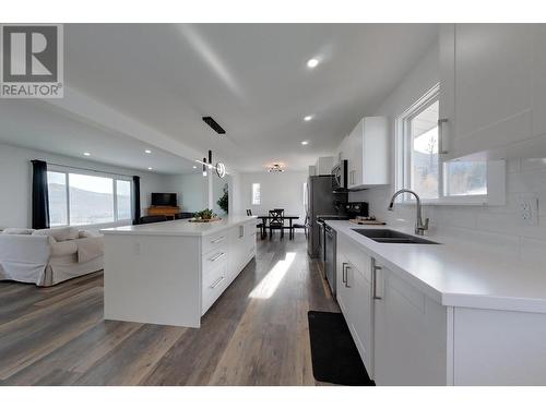 6785 Hillside Drive, Sparwood, BC - Indoor Photo Showing Kitchen With Double Sink With Upgraded Kitchen