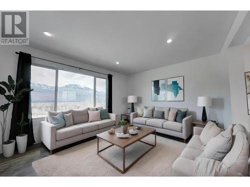 6785 Hillside Drive, Sparwood, BC - Indoor Photo Showing Living Room