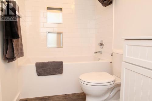 6785 Hillside Drive, Sparwood, BC - Indoor Photo Showing Bathroom