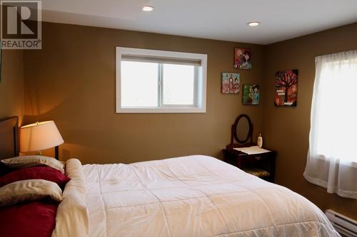 6785 Hillside Drive, Sparwood, BC - Indoor Photo Showing Bedroom