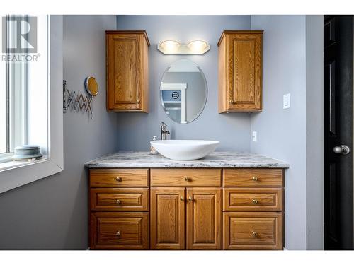 5232 Hartnell Road, Vernon, BC - Indoor Photo Showing Bathroom