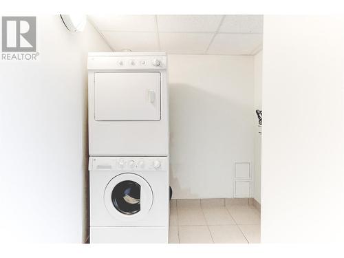 1160 Bernard Avenue Unit# 304, Kelowna, BC - Indoor Photo Showing Laundry Room