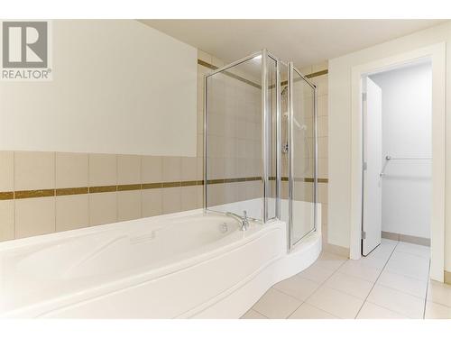 1160 Bernard Avenue Unit# 304, Kelowna, BC - Indoor Photo Showing Bathroom