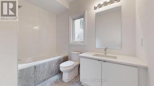 Coach - 9422 Bayview Avenue, Richmond Hill, ON - Indoor Photo Showing Bathroom