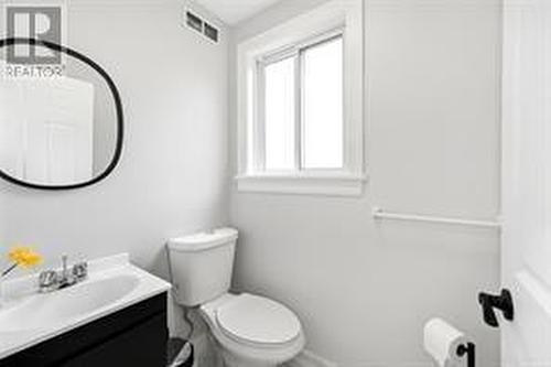 11391 Lakeshore Drive, Iroquois, ON - Indoor Photo Showing Bathroom