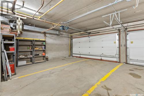 2F-2G 1210 Blackfoot Drive, Regina, SK - Indoor Photo Showing Garage