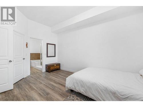 1331 Ellis Street Unit# 315, Kelowna, BC - Indoor Photo Showing Bedroom