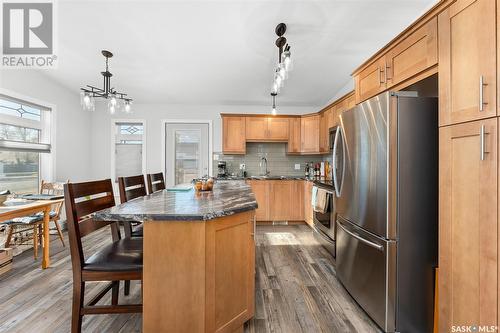 7 802 2Nd Avenue Nw, Moose Jaw, SK - Indoor Photo Showing Kitchen