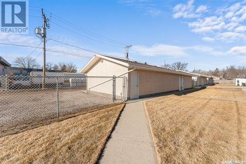 7 802 2Nd Avenue Nw, Moose Jaw, SK - Outdoor With Exterior