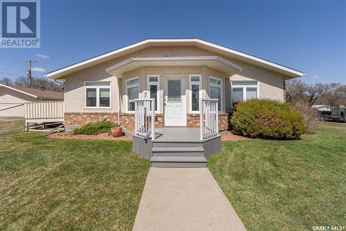 7 802 2Nd Avenue Nw, Moose Jaw, SK - Outdoor With Facade
