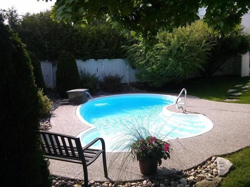 Pool - 4 Rue Des Bolets, Blainville, QC - Outdoor With Backyard