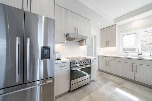 4067 Brock Street, Beamsville, ON - Indoor Photo Showing Kitchen With Upgraded Kitchen