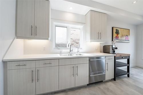 4067 Brock Street, Beamsville, ON - Indoor Photo Showing Kitchen With Double Sink