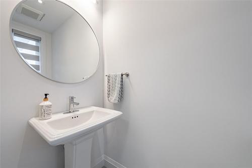 4067 Brock Street, Beamsville, ON - Indoor Photo Showing Bathroom