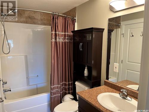 306 110 Hampton Circle, Saskatoon, SK - Indoor Photo Showing Bathroom