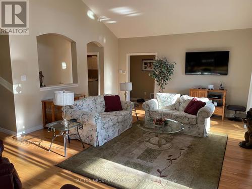 15 Marina Dr, Kawartha Lakes, ON - Indoor Photo Showing Living Room