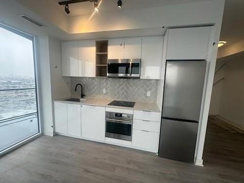36 Zorra Street|Unit #1509, Etobicoke, ON - Indoor Photo Showing Kitchen With Upgraded Kitchen