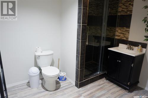 409 3Rd Avenue E, Assiniboia, SK - Indoor Photo Showing Bathroom