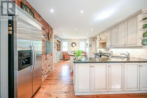 194 Wilson Street E, Hamilton, ON - Indoor Photo Showing Kitchen