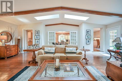 194 Wilson Street E, Hamilton (Ancaster), ON - Indoor Photo Showing Living Room