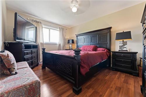 1153 Ridge Road, Stoney Creek, ON - Indoor Photo Showing Bedroom