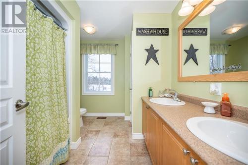 652 Rantz Road, Petawawa, ON - Indoor Photo Showing Bathroom