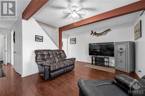 3577 Calabogie Road, Greater Madawaska, ON - Indoor Photo Showing Living Room