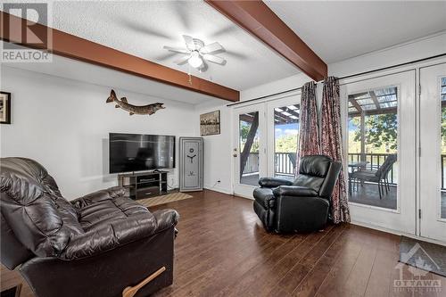 3577 Calabogie Road, Greater Madawaska, ON - Indoor Photo Showing Living Room