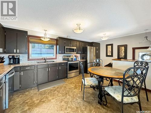 504 Mcconnell Drive, Maidstone, SK - Indoor Photo Showing Kitchen