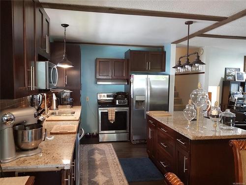 404 Alpine View Dr, Tahsis, BC - Indoor Photo Showing Kitchen With Double Sink With Upgraded Kitchen