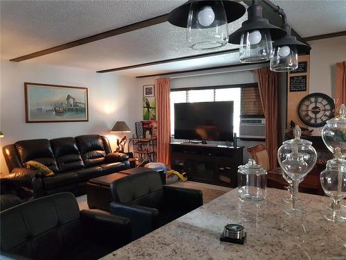 404 Alpine View Dr, Tahsis, BC - Indoor Photo Showing Living Room