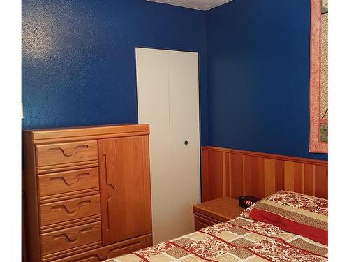 543 Maquinna Dr North, Tahsis, BC - Indoor Photo Showing Bedroom