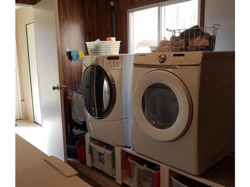 543 Maquinna Dr North, Tahsis, BC - Indoor Photo Showing Laundry Room