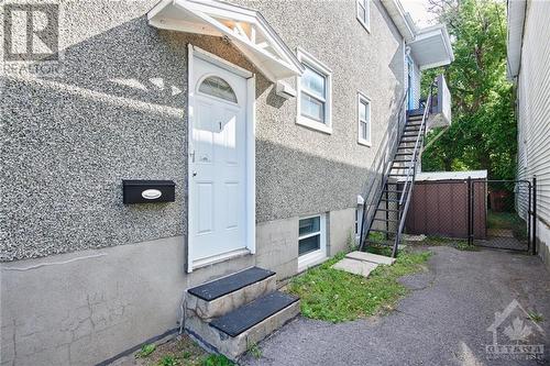 SIDE ENTRANCE - 309 Parkdale Avenue Unit#1, Ottawa, ON - Outdoor With Exterior