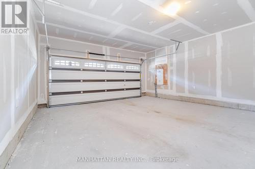 2646 Delphinium Tr, Pickering, ON - Indoor Photo Showing Garage