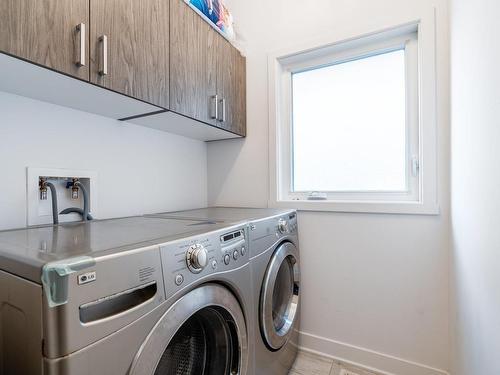 Salle de lavage - 30 Rue Du Croissant-Perlé, La Prairie, QC - Indoor Photo Showing Laundry Room