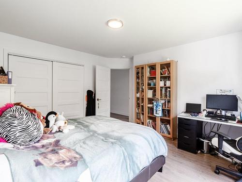 Chambre Ã Â coucher - 30 Rue Du Croissant-Perlé, La Prairie, QC - Indoor Photo Showing Bedroom