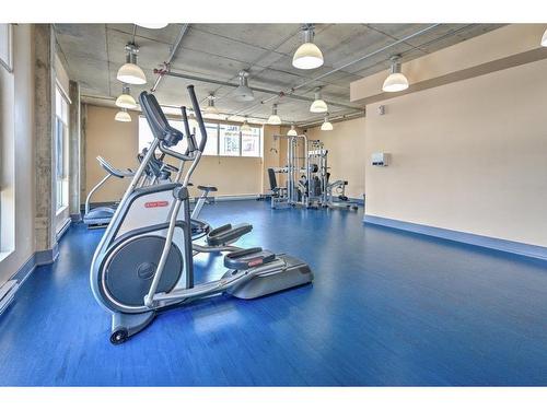 Exercise room - 611-1235 Rue Bishop, Montréal (Ville-Marie), QC - Indoor Photo Showing Gym Room