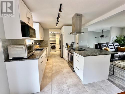657 Johnson Crescent, Oliver, BC - Indoor Photo Showing Kitchen With Upgraded Kitchen