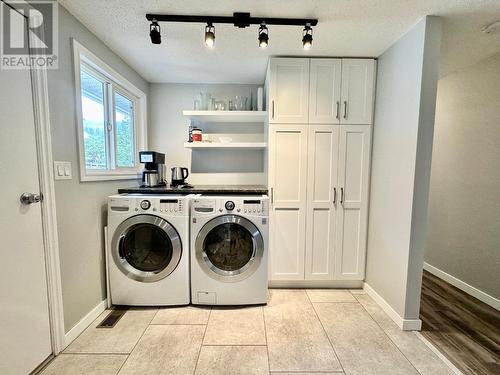 657 Johnson Crescent, Oliver, BC - Indoor Photo Showing Laundry Room