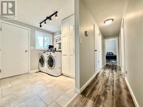 657 Johnson Crescent, Oliver, BC - Indoor Photo Showing Laundry Room