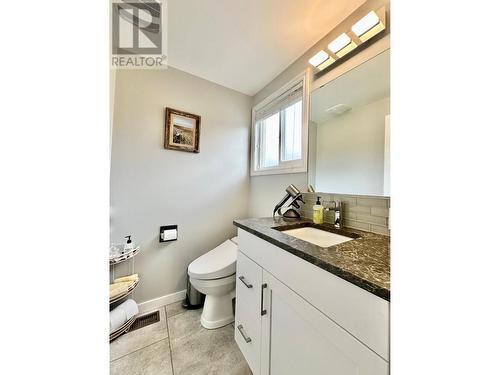 657 Johnson Crescent, Oliver, BC - Indoor Photo Showing Bathroom