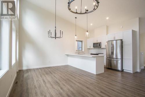 4926 Timber Ridge  Road Unit# 39, Windermere, BC - Indoor Photo Showing Kitchen With Upgraded Kitchen