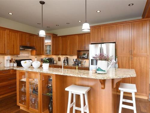 B-3208 Otter Point Rd, Sooke, BC - Indoor Photo Showing Kitchen