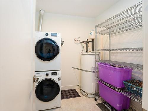 204-119 Haliburton St, Nanaimo, BC - Indoor Photo Showing Laundry Room